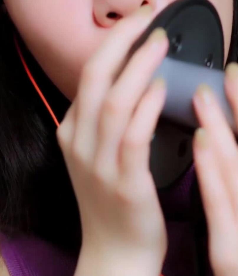 小萌ASMR紫色露肩裙 亲吻舔耳 口腔音