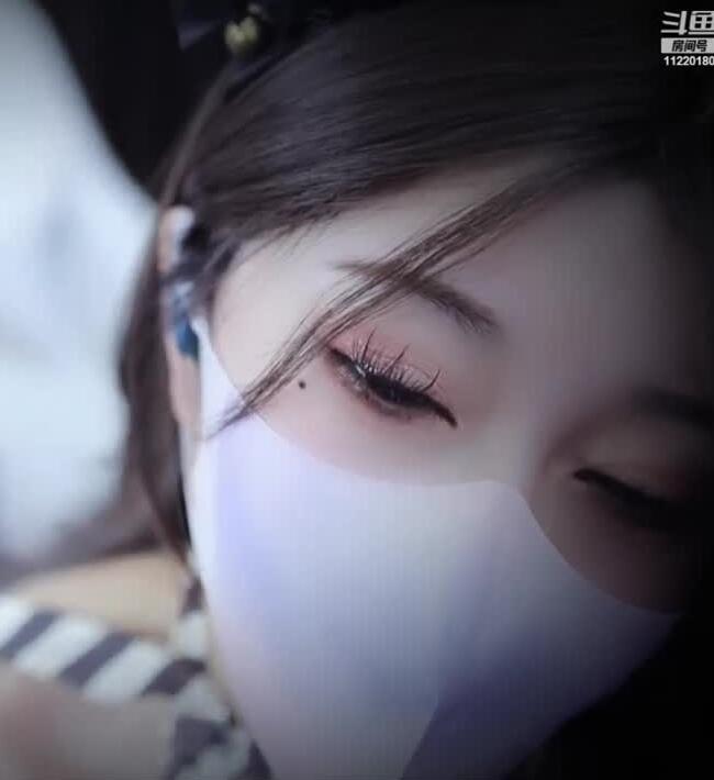 ASMR耳边和嘴里的低语声哄睡 斗鱼清清睡不醒